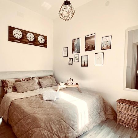 Bobo'S Home Iglesias Bagian luar foto
