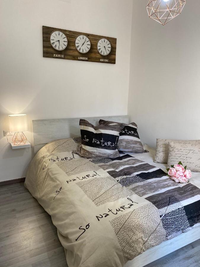 Bobo'S Home Iglesias Bagian luar foto